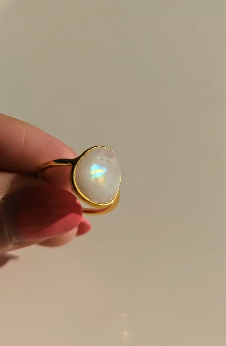 Manila - Large Rainbow Moonstone Ring